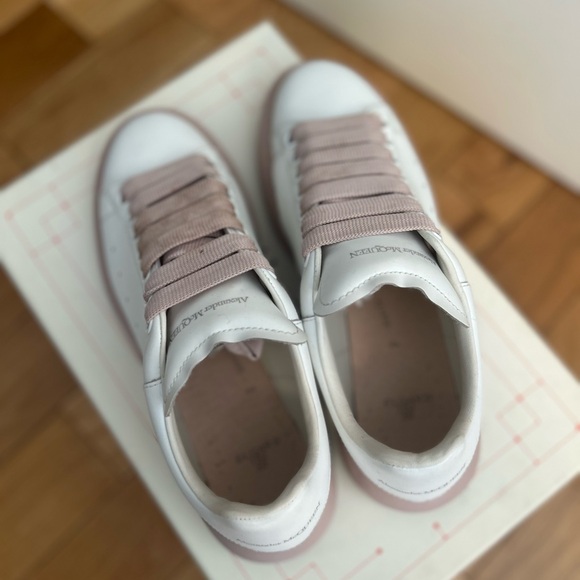 Alexander McQueen - Picture 3 of 5